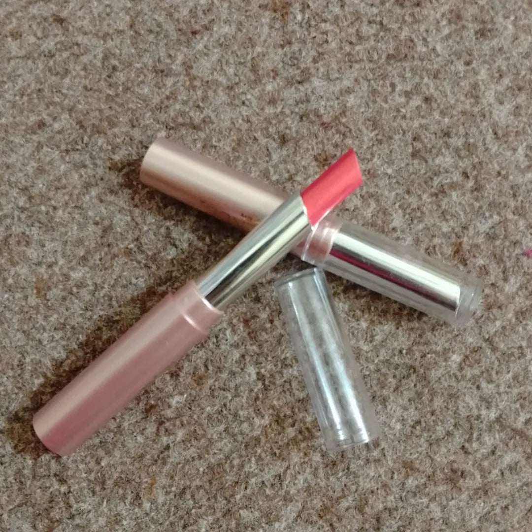 Slim design long lasting glossy lipstick for daily wear